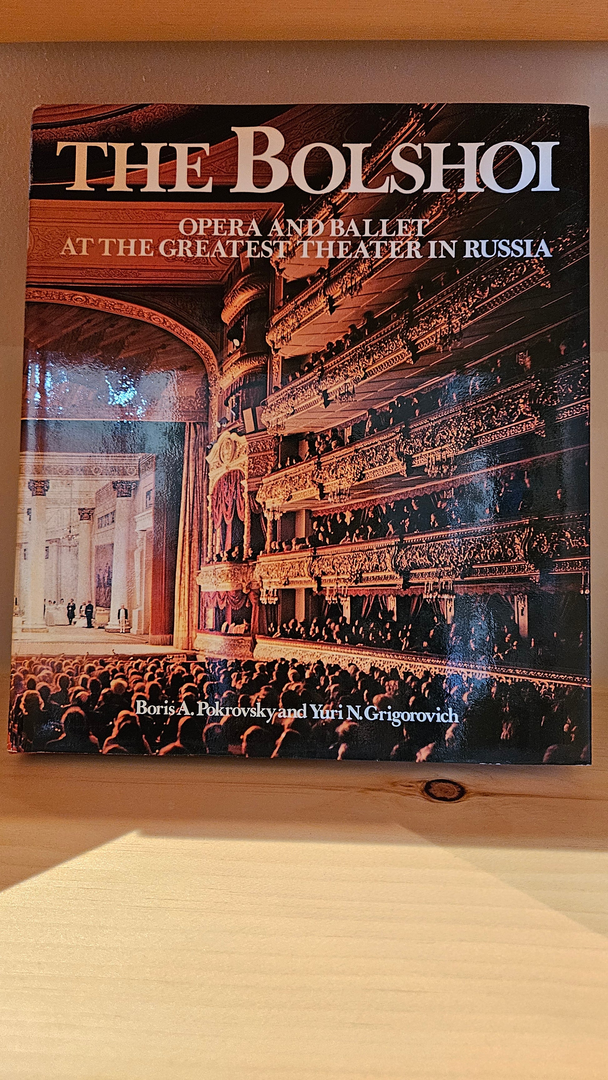 The Bolshoi par Boris A. Pokrovsky et Yuri N. Grigorovich